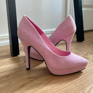 Klackskor HM - Rosa mocka klackar från HM, höjd 7 cm 