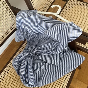 H&M klänning  - Super söt och trendig klänning från H&M i storek 34 XS. Från djur och rökfritt hem