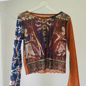 Fin Bohemisk tröja🌸  - Snygg Mesh tröja som är köpt här på plick men inte har kommit till användning!  Edit: det är hål under båda armhålorna men det syns ej. Säljs nu för 45kr