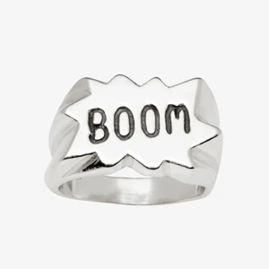 Maria Nilsdotter ring - Säljer denna supersnygga ring från Maria Nilsdotter då den inte kommer till användning. Skriv vid frågor och fler bilder💘 