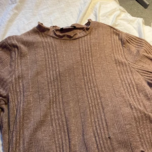 Tröja  - Långärmad tröja från shein i storlek 4XL, tröjan är ganska hög i halsen och även lite kort vid magen, kan skicka bild från shein om man undrar hur den sitter på, 50kr plus frakt 