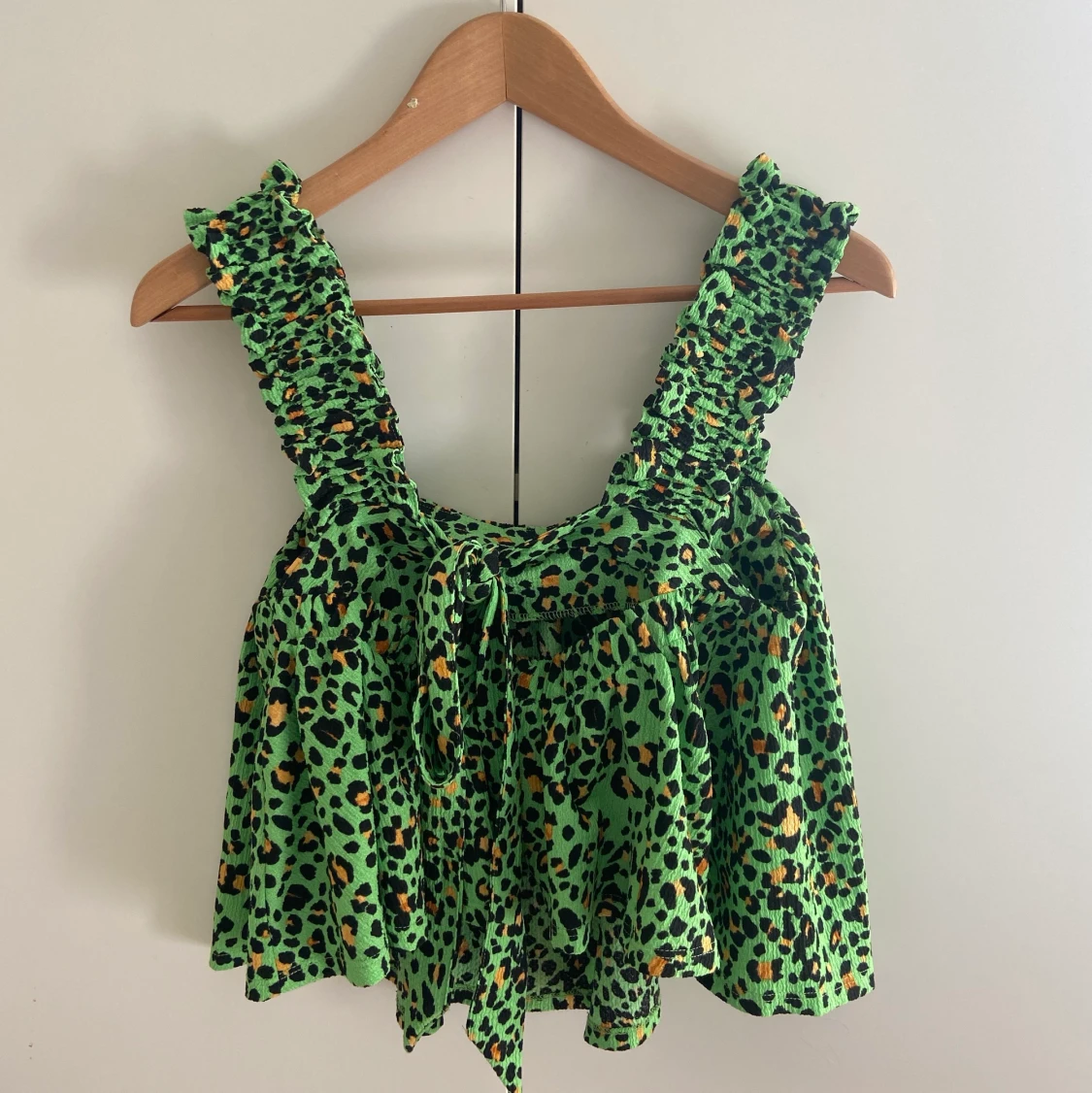 Croppat grönt linne H&M Strl S - 90