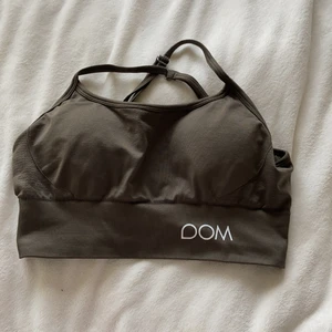 Dom sportbh xs - Supersöt sportbh från dom som inte kommit till användning pga att jag äger för många! Xs och använd för bilder endast! ❤️