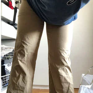 Peak kostymbrallor! - Dessa e de snyggaste kostymbrallorna någonsin och är försmå :( de är mid waist/ lowaist och är lite utsvängda. 