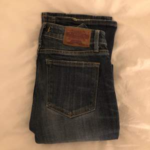 Säljer nu dessa lågmidjade crocker jeans, som är för små för mig. Är i storlek 25, men skulle mer säga att de är i storlek 23-24. Om fler är intresserade sker budgivning❤️ 