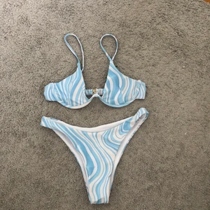 Bikini  - Säljer detta super snygga bikini sett i en superfin färg & mönster😍😍😍 helt ny (fick hem bikinin idag) & inte använd en endast gång då den tyvärr är för liten för mig :( 