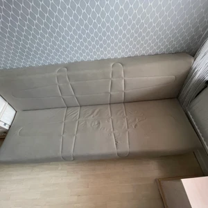 Bed soffa  -  bed soffa med förvaring i bra skick  bred 120 längd 180