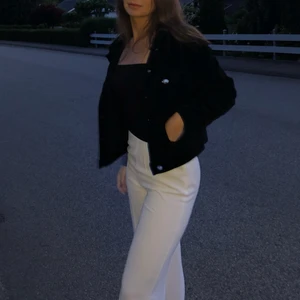 Skjortjacka  - Vår/sommar jacka från monki. Det är manchesterjacka storlek s