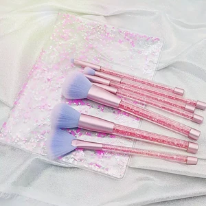 Sminkborstar 7st (nya) - Fina sminkborstar, 7st (ett sett) finns flertal att köpa. Nya självklart från vårat egna koreanska märke. Finns att se mer på instagram @ssakkaji eller skriv i DM för att köpa 🥰✨ help supporting small businesses