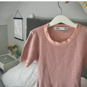 Zara tröja  - Publicerar på nytt då jag ej kommer in på chattar osv💓buda i kommentarerna💓 BUD:240kr