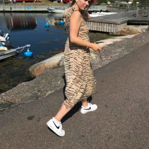  - Suuuperfin chiffongklänning från Ganni. Perfekt för sommaren!