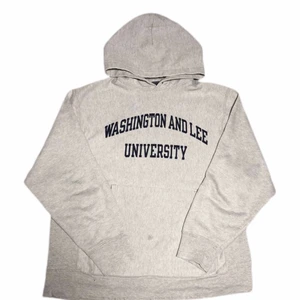 Vintage collage champion hoodie  - Skitsnygg hoodie som aldrig kommer till användning, såg att det var en fläck på bilden men det är inget som är i hoodien föralltid utan när jag tvättade den så försvann det! Inga fläckar eller flaws. Om du vill ha fler bilder eller fitt-pick, skriv!