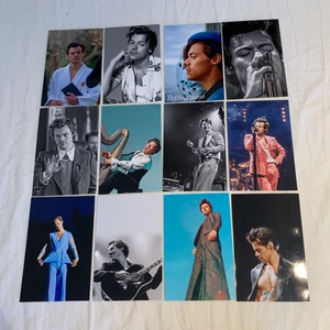 Harry styles - Harry Styles foton som är 15x10 cm stora. Fotona är styva glansiga och alltså inget vanligt papper. 10kr st🕺🏻👑✨