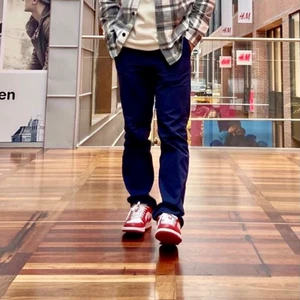 Weekday Harold Chinos - Mörkblåa Weekday harold chinos i storlek 28. 