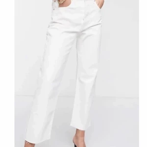 Mango low waisted jeans - Säljer dessa jättefina jeansen då dem inte kommer till användning. Trendiga!!!