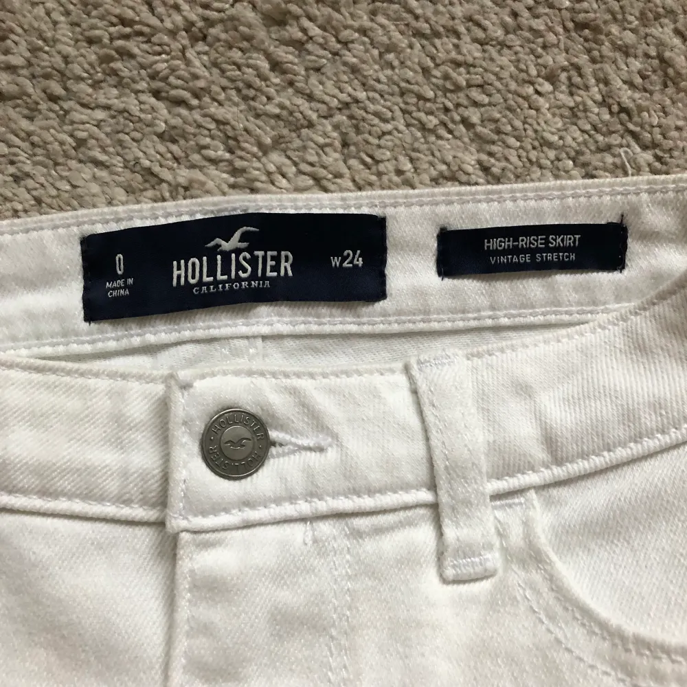 Vit endast prövad jeans kjol från Hollister. Storlek O w24 High-Rise skirt vintage stretch . Kjolar.