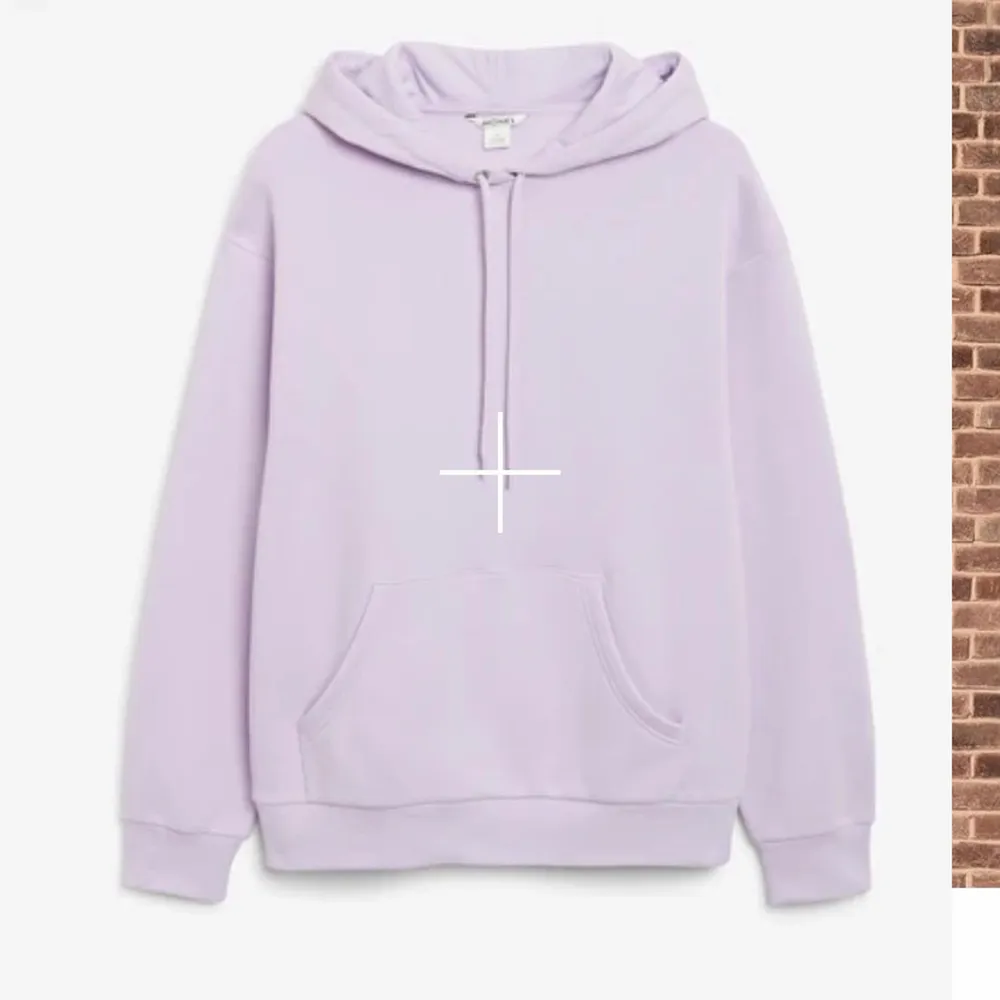 Säljer denna hoodie från monki i stl S. Använd ett fåtal gånger, inget tecken på användning.🥰. Hoodies.