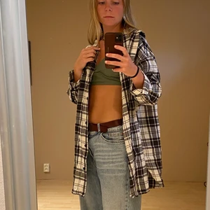 Skjorta - Superfin och mjuk lång skjorta från H&M i storlek M♥️ Nästan aldrig använd