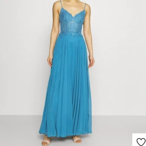 Festklänning  - En vacker festklänning som endast används en gång. 