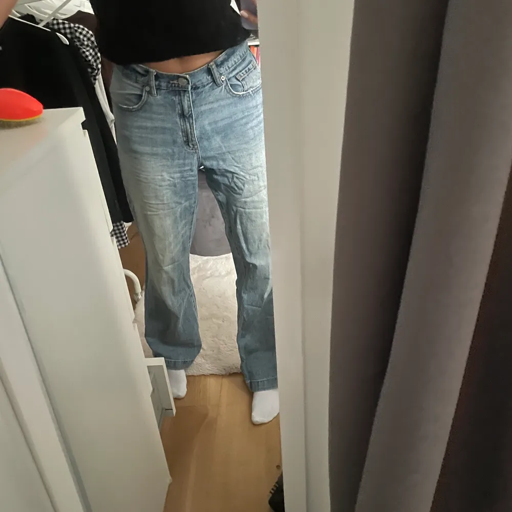 Lågmidjade baggy/straight jeans köpta i usa på garage för ett och ett halvt år sedan. 200kr+frakt. Jeans & Byxor.