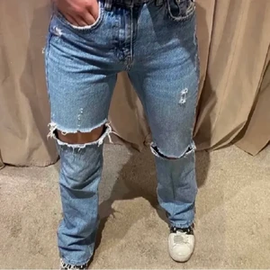 pull and bear jeans  - INTRESSEKOLL på mina pull and bear jeans. Jeansen är i stl 36. De är slutsålda 