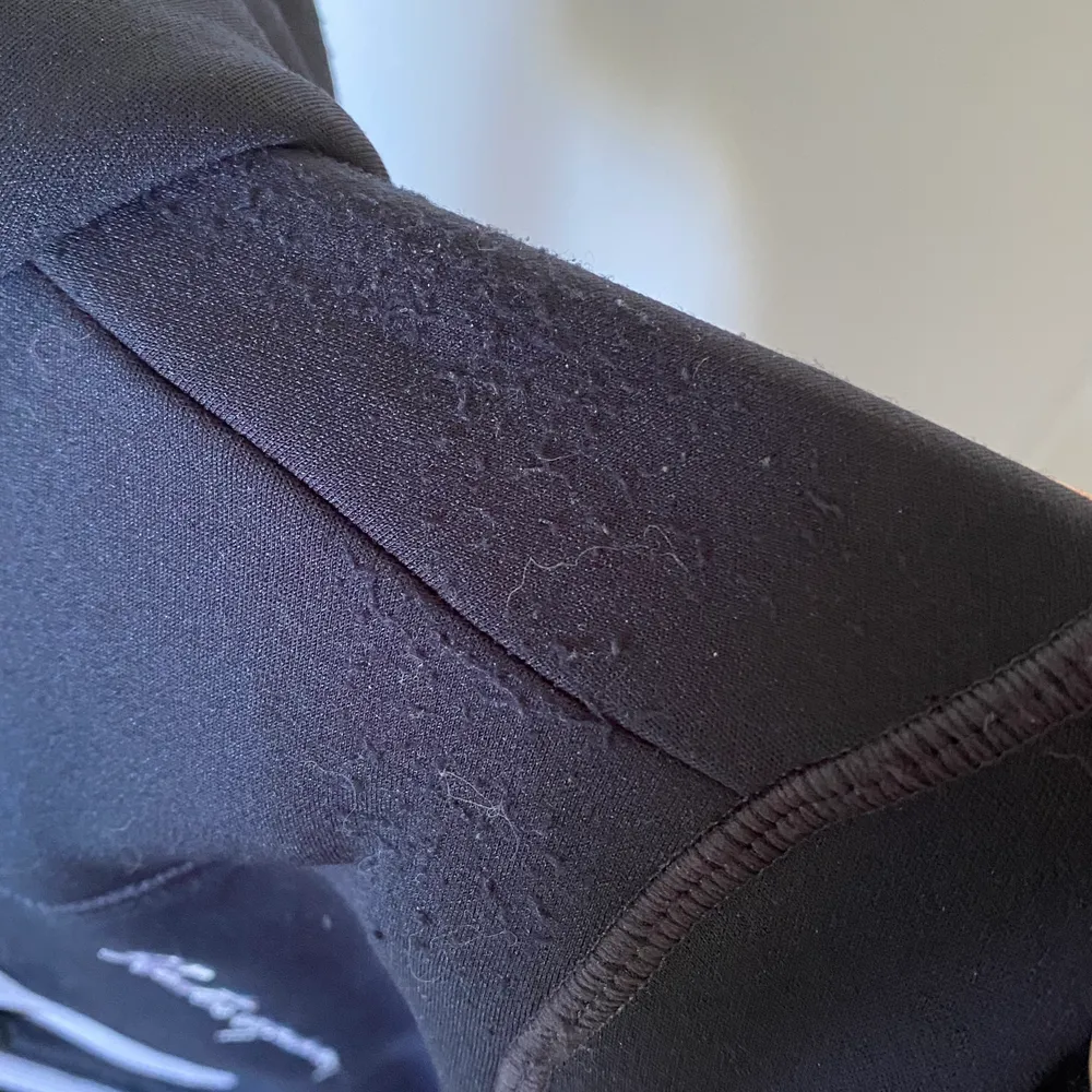 Superskön fleece tröja från RS65. I jättefin mörkblå färg, som inte kommer till användning. Strl 34 ( S/M ). Pris = 199kr (frakt ingår). 🛥💙🦋 (obs den är något nopprig på högra axeln). . Hoodies.