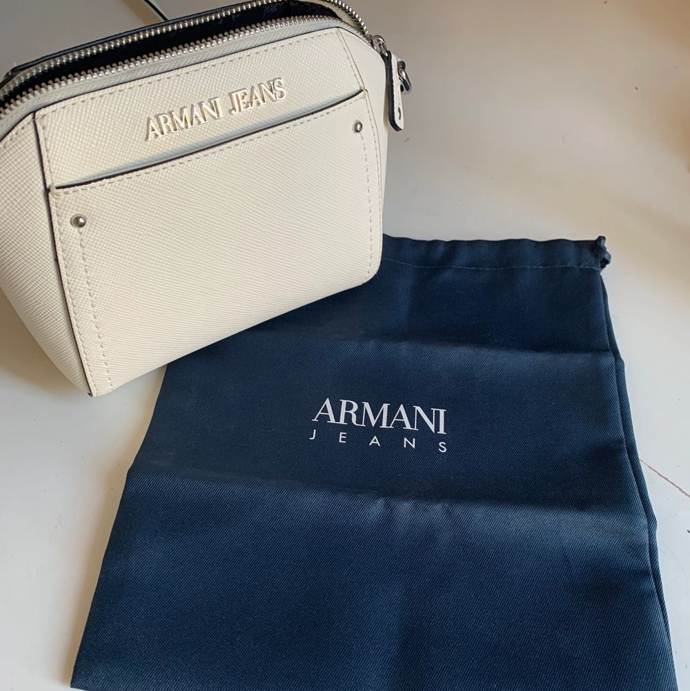 Armani jeans väska - Väskor | Plick Second Hand