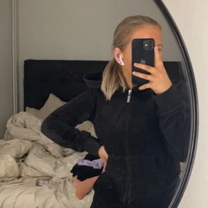 Mys jacka  - En jacka men mysigt material, säljs då den inte kommer till användning, skriv för fler bilder 