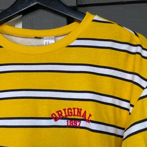 Gulrandig sweatshirt - 💛