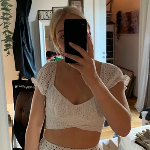 Jättefin topp! - Superfin topp i en croppad modell. Knappt använd, i jättebra skick ❤️