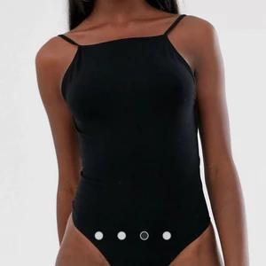 Svart party fest body top XS - Svart body top med öppen rygg 