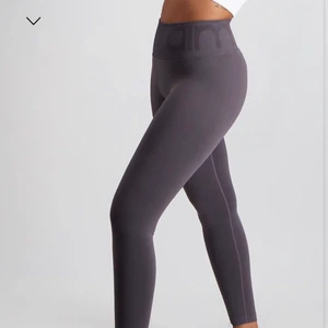 Tights - Oanvända, nyinköpta tights från AIM’N. Storlek M