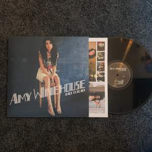Amy Winehouse album ”back to black” på vinyl. Spelad ett fåtal gånger, inga skador på skivan.