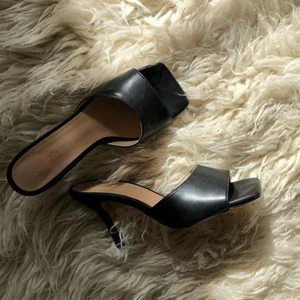 Klackar  - Snygga klackar och väldigt bekväma i bra skick 