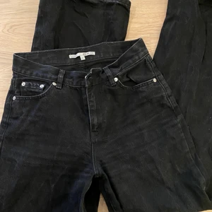 Wide leg jeans från junkyard - Fina jeans men tyvärr försmå för mig, skiftar lite åt det gråa hållet 💕