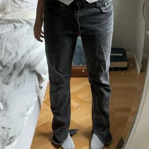 Zarajeans - Eftertraktade zara jeans med slits