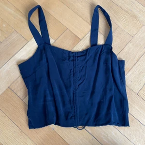 Svart topp - Söt svart topp från hm💗💗