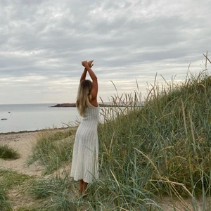 Strandklänning  - Den perfekta strandklänninhen som är stickad 💘 jättefin passform och längd! 