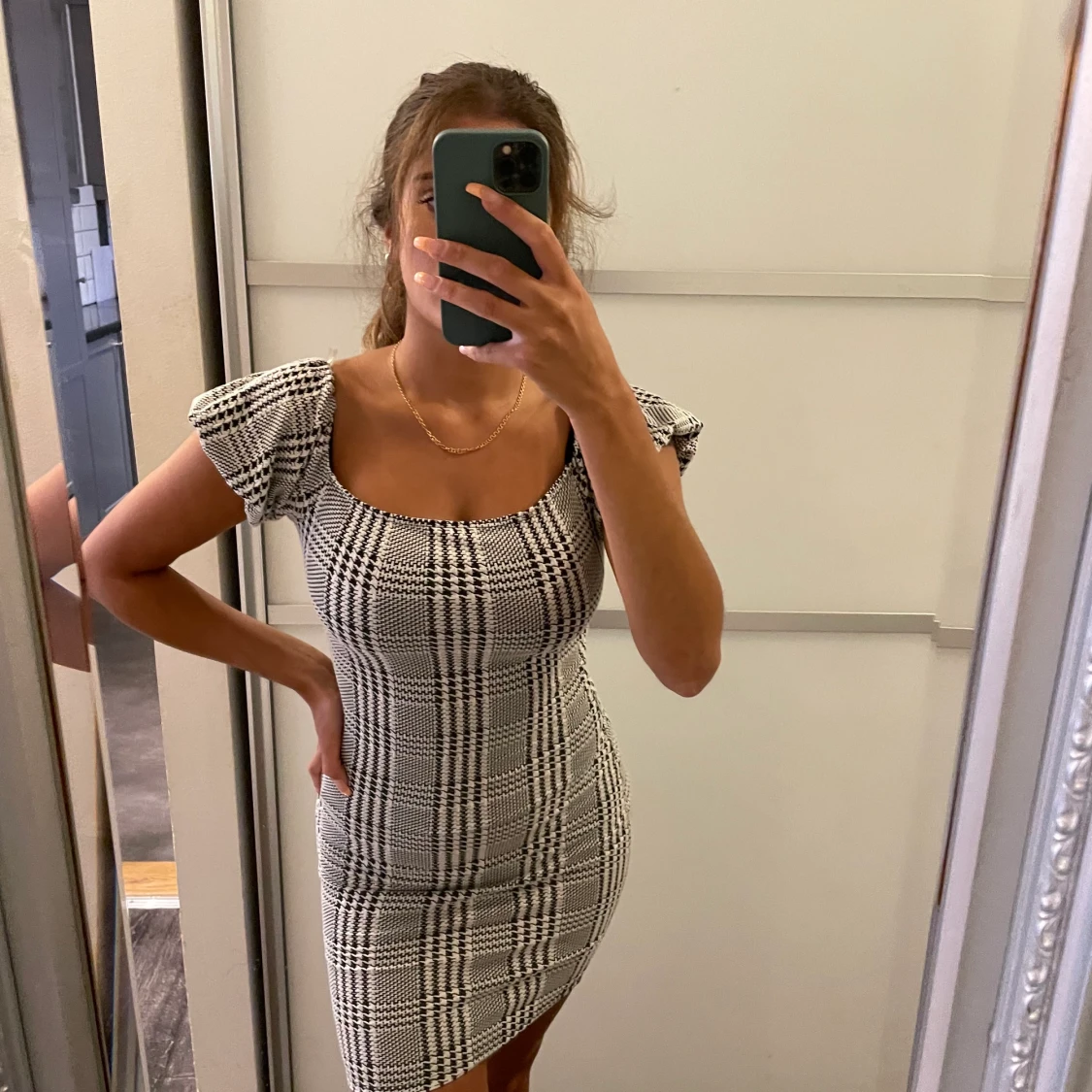 Rutig off shoulder klänning - 90