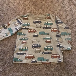 Tröja storlek 98 - Tröja från Lindex i storlek 98, fint skick! 