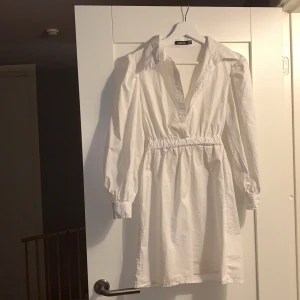 klänning - knappt använd så väldigt bra skick!