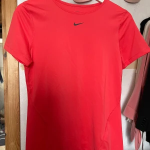 Nike träningströja - Dryfit träningströja, aldrig använd