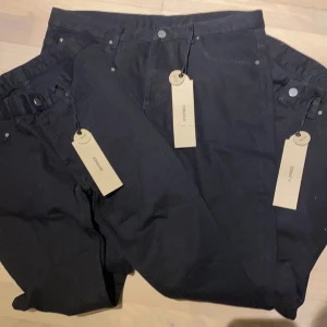 Whyred jeans Billigt! - Jag säljer 3st olika whyred jeans, alla jeansen kostade 1000 styck i nypris, alla tre jeans går för 1000 kronor men du kan köpa ett par för 350kr. Kom dm för mer info