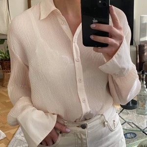 Blus/skjorta från NA-KD - Köpt på outlet, använd 1 gång🌸