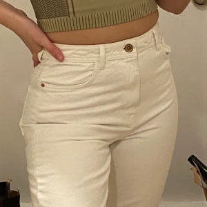 Vita jeans - Basic vita Zara jeans som är helt oanvända✨ 