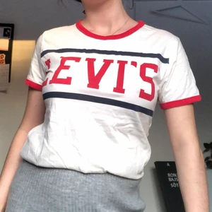 Levi’s t-shirt S - Levi’s t-shirt i bra skick