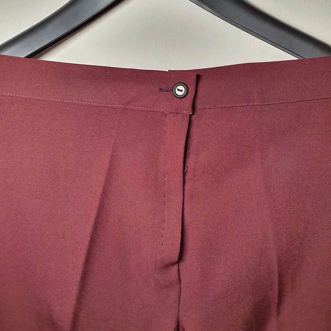 Helt nya vinröda kostymbyxor  - 90