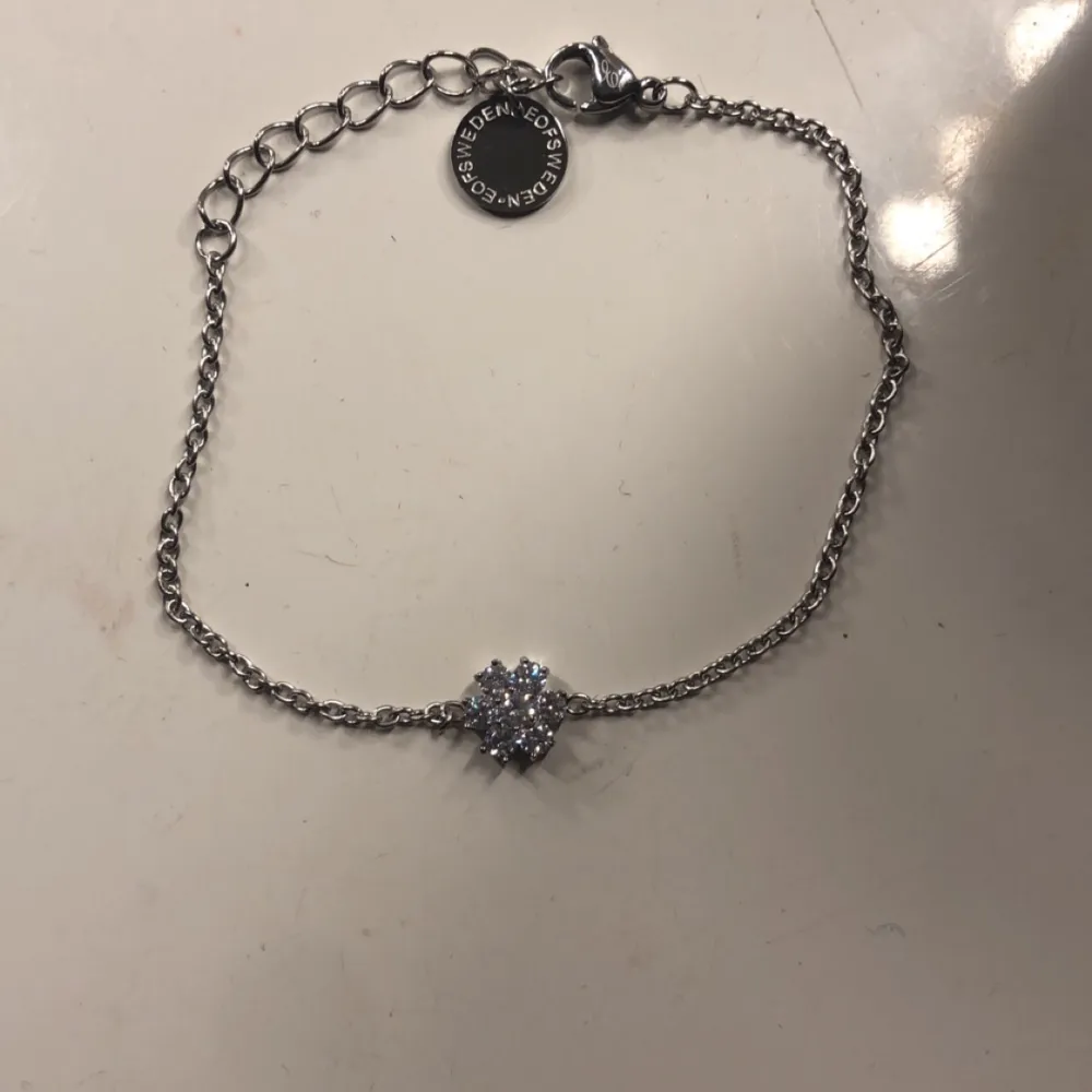 Jättefint armband från Snö Of sweden❤️ helt nytt❤️ 70kr + frakt❤️ köpt för 249kr. Accessoarer.