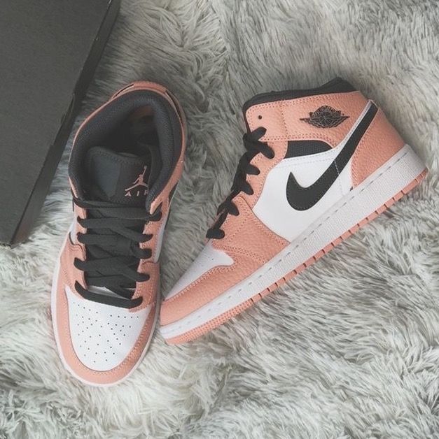 anvĂ€nda en enstaka gĂ„ng för fĂ€rgen passar inte min klĂ€dstil.. NĂ„gon annan borde skina i domđ»! (Om ni har ett par jordans i samma skick men annan fĂ€rg kan jag tĂ€nka mig att byta i storlek 39 eller 40).. Skor.