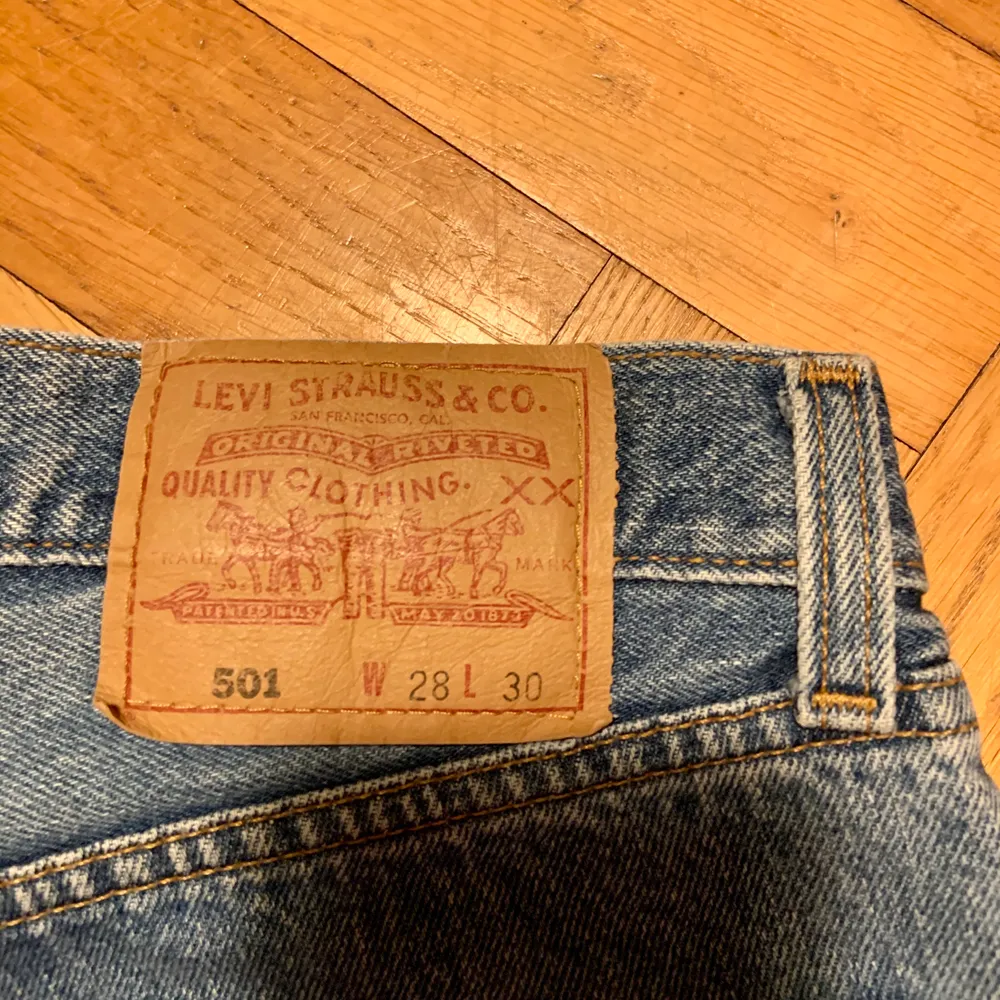 Avklippta Levisshorts storlek xs/s köpta vintage. Shorts.